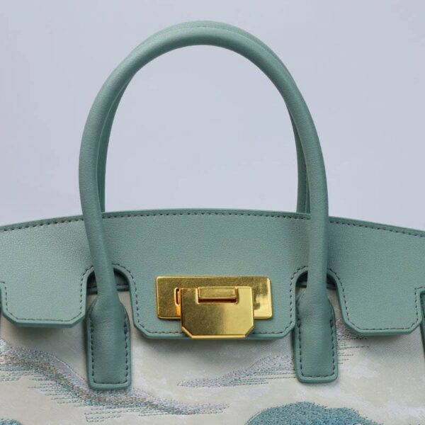 05_刺繍_レザー_エレガント_クロスボディ_ハンドバッグ_雲_山_P120659-1 05_Embroidery_Leather_Elegant_Crossbody_Handbag_Cloud_Mountain_P120659-1