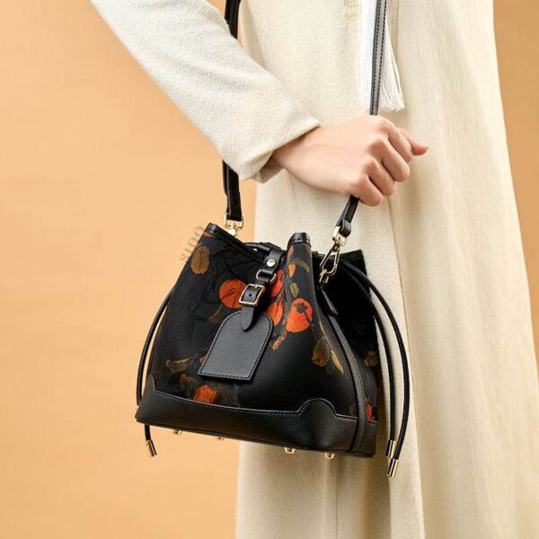 2_Xiangyunsha_Silk_Leather_Printed_Persimmon_Bucket_Bag_YS220680 2_Xiangyunsha_Silk_Leather_Printed_Persimmon_Bucket_Bag_YS220680