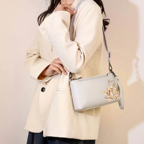 刺繍_レザー_ショルダー_クラッチバッグ_財布_蘭_-_中文2475323 Embroidery_Leather_Shoulder_Clutch_Wallet_Orchid_-_SinoCultural-2475323