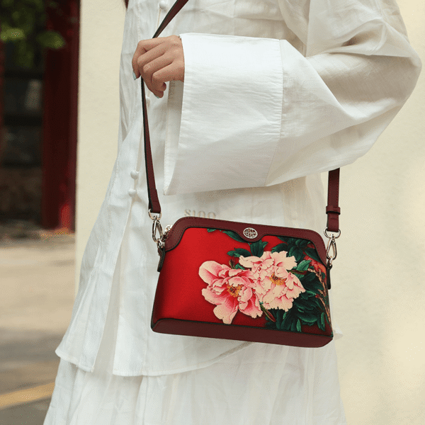 ハンドメイド花柄刺繍クラッチ・クローズアップ-03-詳細 handmade-floral-embroidery-clutch-closeup-03-dedetail