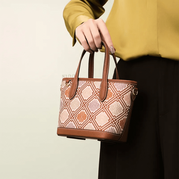 luxury-zhuang-brocade-embroidered-leather-zipper-crossbody-bag-model-handheld luxury-zhuang-brocade-embroidered-leather-zipper-crossbody-bag-model-handheld